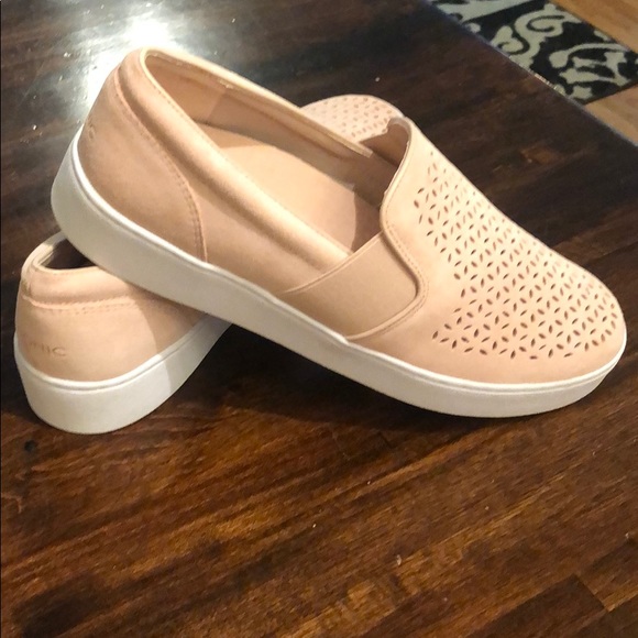 Vionic light pink- never worn. - Picture 3 of 3